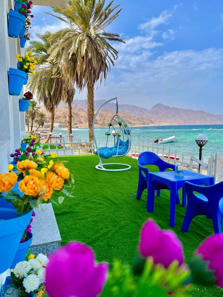 Iaru nub - أيارو نوب is luxury rooms and suites for rent right on the Gulf of Aqaba. 