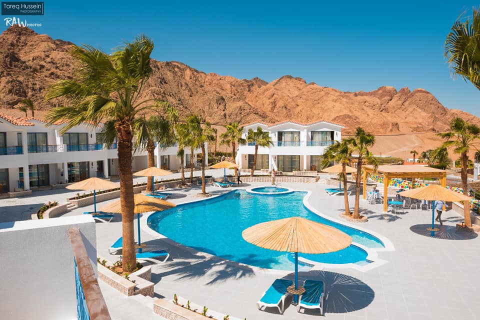 The Ecotel Dahab, opened in 2009, overlooks the legendary beauty of the Red Sea on the Gulf of Aqaba in Egypt. Taba is one of the highlights of Sinai with panoramic views of sunsets, beaches and mountains. The lagoons are full of splendid corals