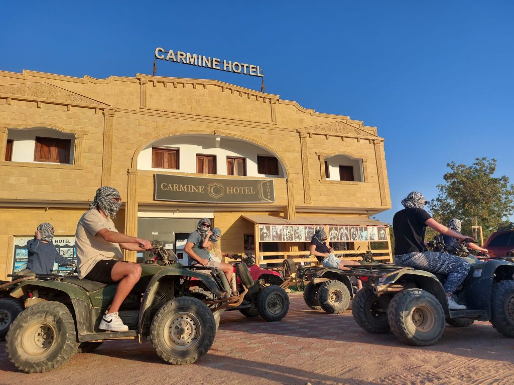 Carmine Dahab offers concierge service, non-smoking rooms, an outdoor swimming pool, free Wi-Fi, a restaurant, airport transfers and a restaurant and Bicycle rental service.