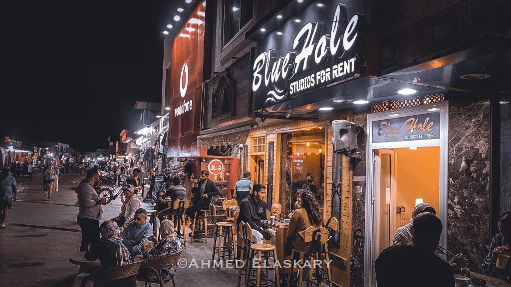 Brooklyn  Coffee Shop Dahab  is one of the most beautiful cafes in the city of Dahab, where it enjoys its quiet atmosphere and the variety of drinks and sweets it offers, which makes it one of the beautiful cafes in the city of Dahab