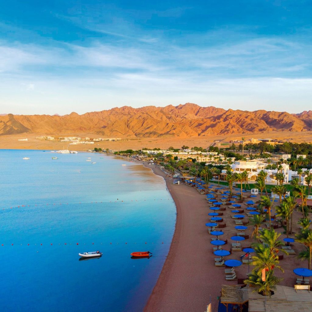 Offering panoramic perspectives of the Red Sea, Safir Dahab Resort فندق سفير دهب is positioned simply an hour's force from Sharm el-Sheikh. 